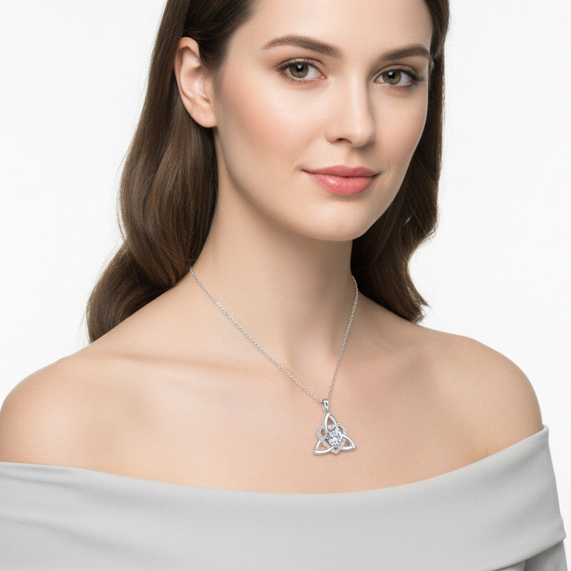 💎 50% RABATT! ⏳ Halsband med hjärtformad hänge i keltisk knutstil – Intrikat design, tidlös symbolik & perfekt som en meningsfull gåva för nära och kära ❤️