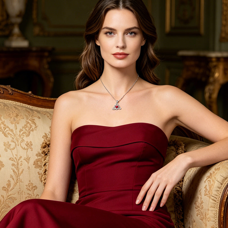 💎 50% RABATT! ⏳ Halsband med hjärtformad hänge i keltisk knutstil – Intrikat design, tidlös symbolik & perfekt som en meningsfull gåva för nära och kära ❤️
