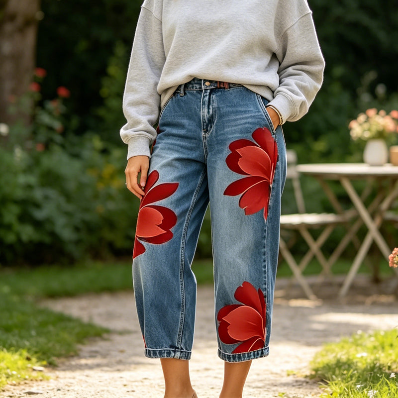 Dam jeans med blomapplikation – vida ben, mjuk denim & unik konstnärlig design 🌸👖✨
