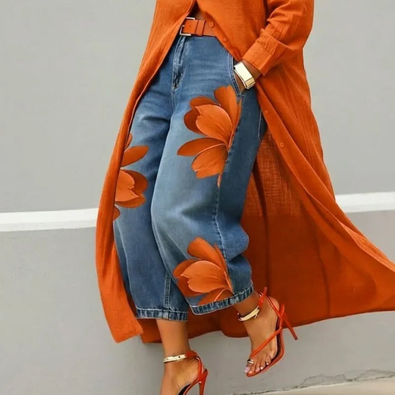 Dam jeans med blomapplikation – vida ben, mjuk denim & unik konstnärlig design 🌸👖✨