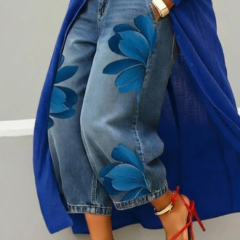 Dam jeans med blomapplikation – vida ben, mjuk denim & unik konstnärlig design 🌸👖✨