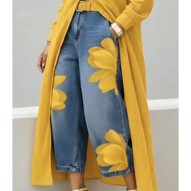 Dam jeans med blomapplikation – vida ben, mjuk denim & unik konstnärlig design 🌸👖✨