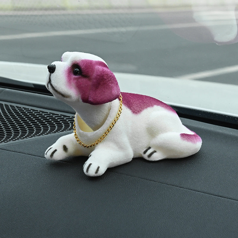 🐶 Söt hund-bobblehead – nickar vid varje kurva – 10 raser, mjuk plysch, guldkedja – sprider glädje under varje bilresa 🚗