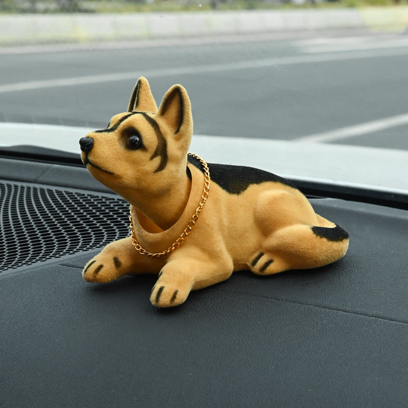 🐶 Söt hund-bobblehead – nickar vid varje kurva – 10 raser, mjuk plysch, guldkedja – sprider glädje under varje bilresa 🚗